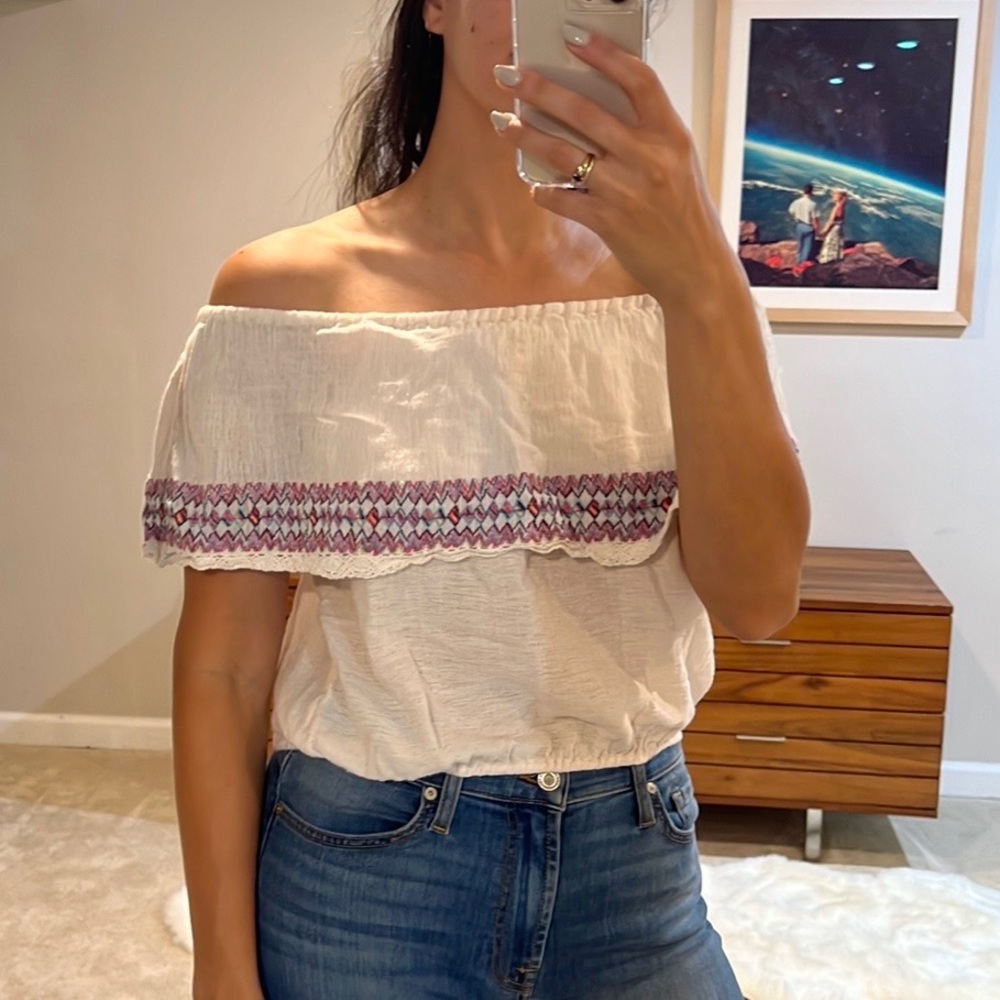BILLABONG off shoulder Spanish style top